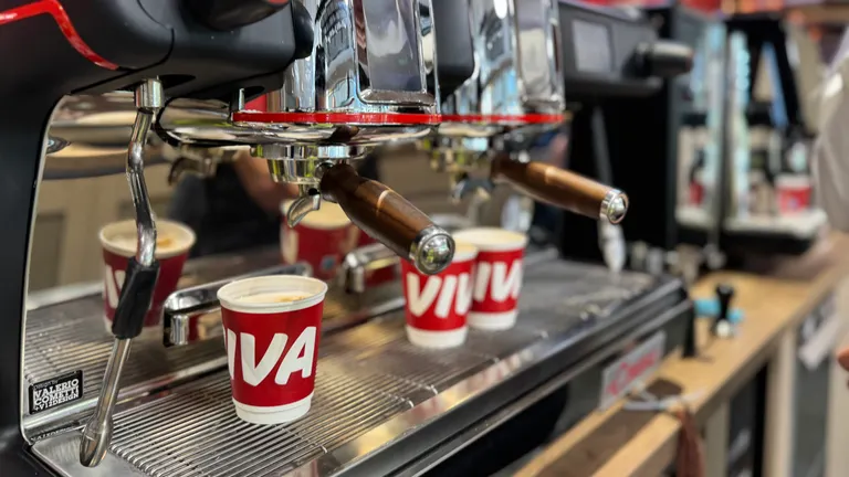 Cafea viva statie peco 1